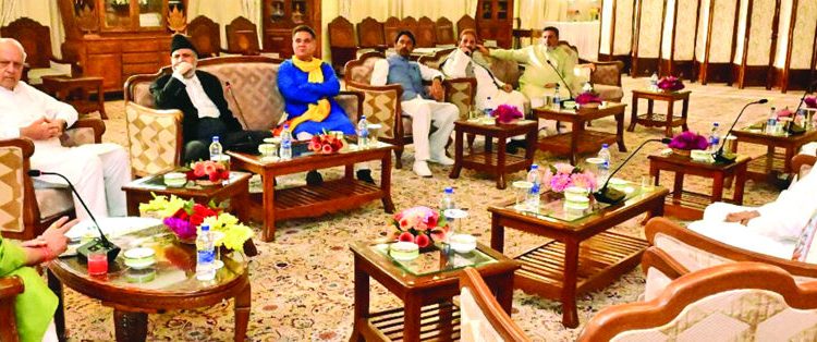 Lt Governor holds meeting with Senior Political Leaders to discuss arrangements and management of Shri Amarnath Ji Yatra (1)