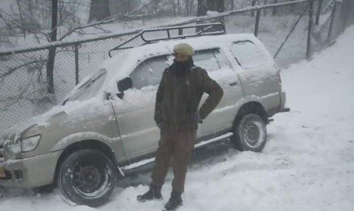 Police rescue 52 tourists stranded in Budgam (2) – Copy
