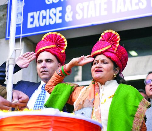 Commissioner-State-Taxes-unfurls-national-flag-at-office-Complex-26