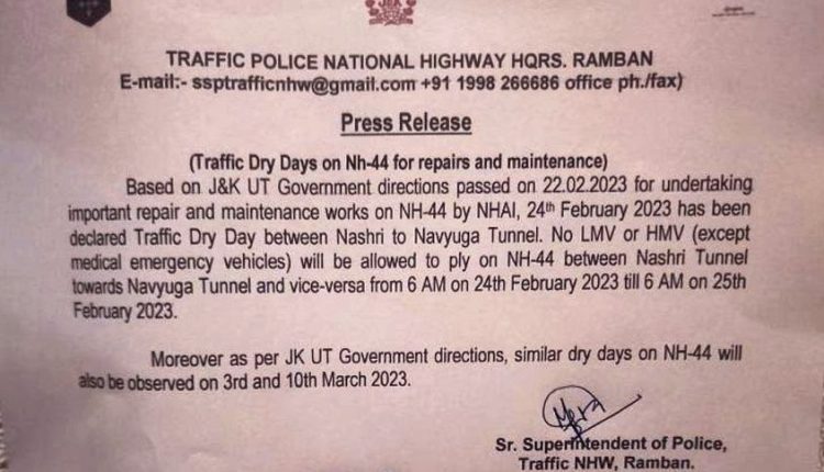 DRY-DAY-for-TRAFFIC-on-NH44