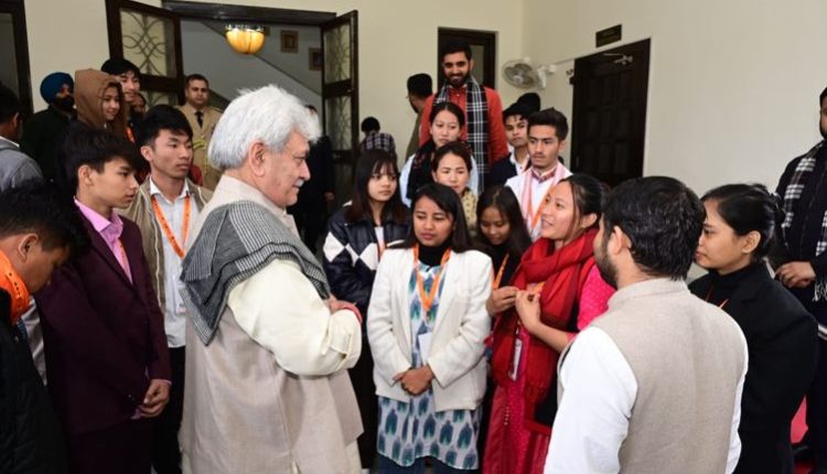 Lt Governor Manoj Sinha interacting with delegation of students visiting J&K under SEIL initiative (2)
