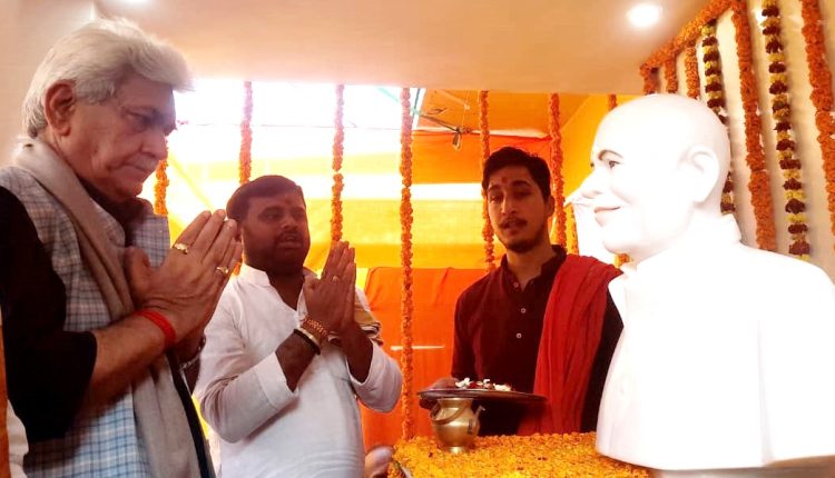 Manoj-Sinha-unveiled-a-statue-of-Shri-Rajkumar-Tripathiji-at-Ghazipur-1