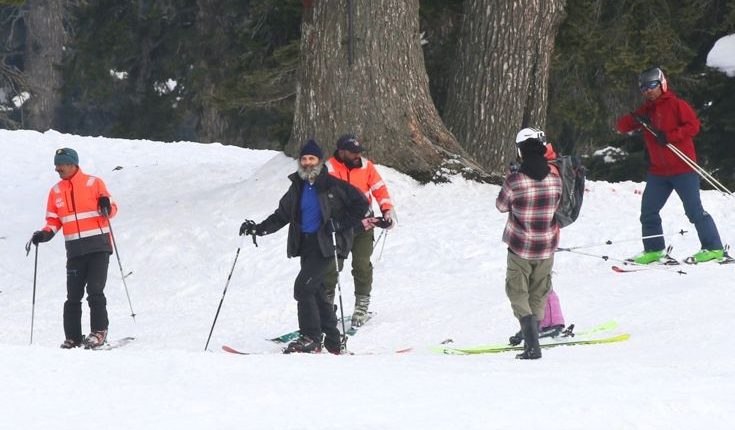 Rahul Gandhi hits Gulmarg 1 – Copy