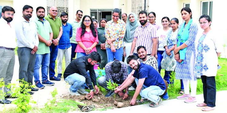 IIM-Jammu-organizes-plantation-drive-to-commemorate-World-Environment-Day