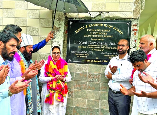 Andrabi inaugurates two Guest Houses at Shahdara Sharief