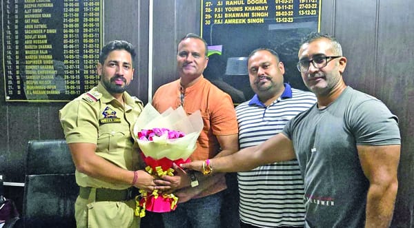 Businessman Association honours former I c PP Sainik Colony