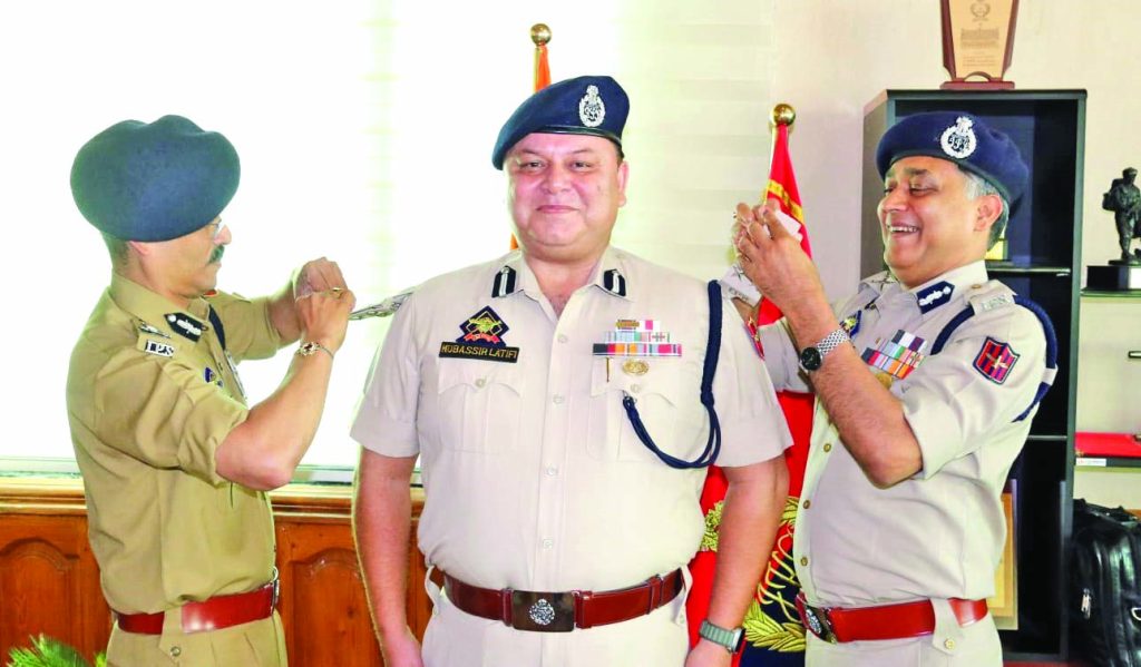 DGP J&K decorates Mubassir Latifi with DIG rank