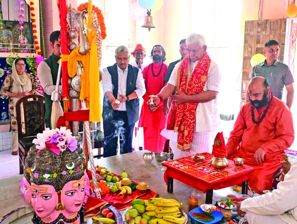 Lt Governor Sh Manoj Sinha performed Pujan of Shri Amarnathji ChhariáMubarak (1)