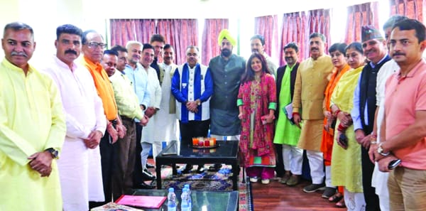 Tarun Chugh visits election war room in Channi Himmat