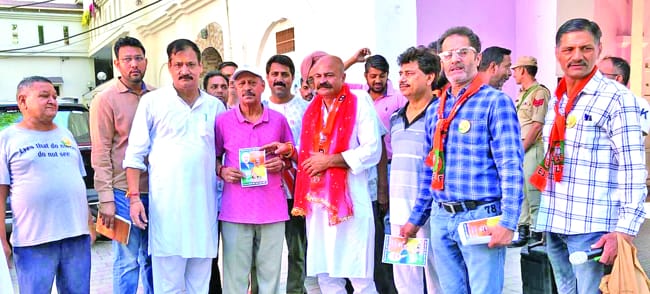 Yudhvir intensifies Door-to-Door Campaign ahead of Assembly Polls