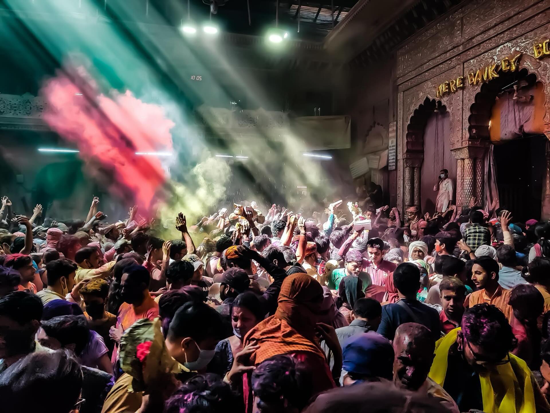 holi in banke bihari temple vrindavan