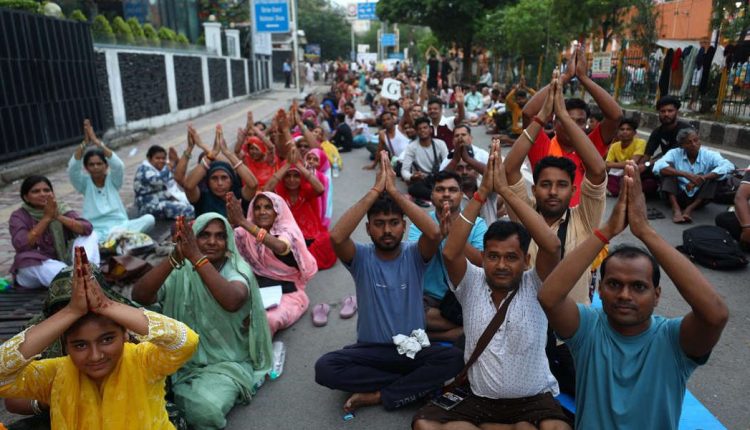 Over 8,600 pilgrims leave Jammu base camp for Amarnath Yatra in sixth batch