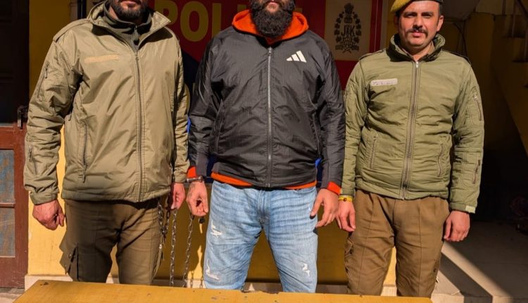 Criminal held with pistol in Samba