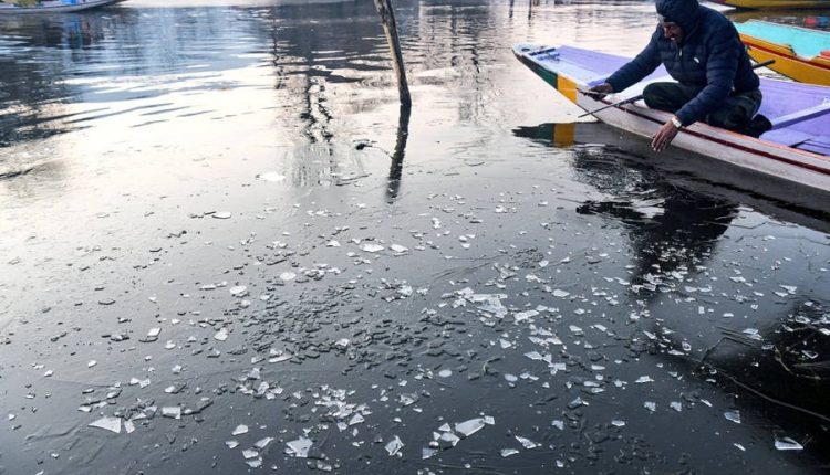 Kashmir shivers as night temperatures dip further across valley; Shopian logs minus 8.2 deg C